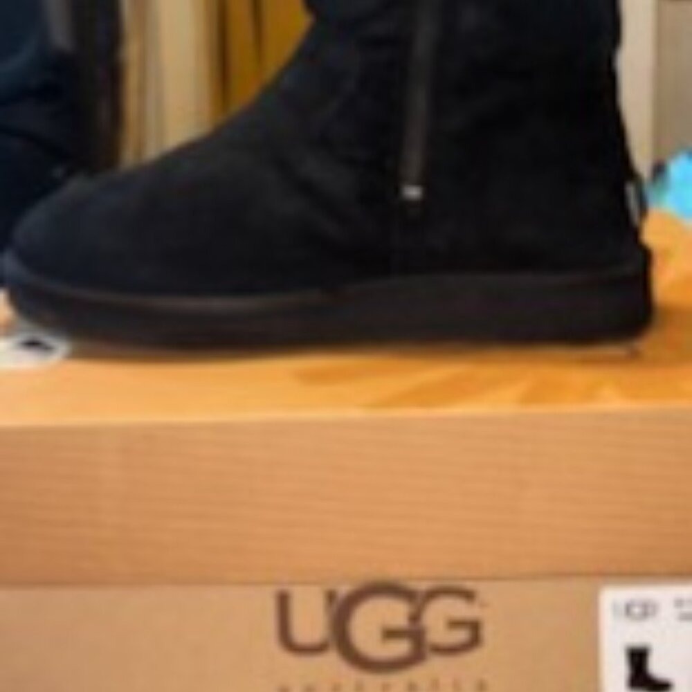 Uggs Boot - Picture 2 of 3
